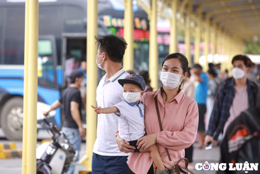 nguoi dan do ve ben xe roi thu do nhieu tuyen duong un tac hinh 7