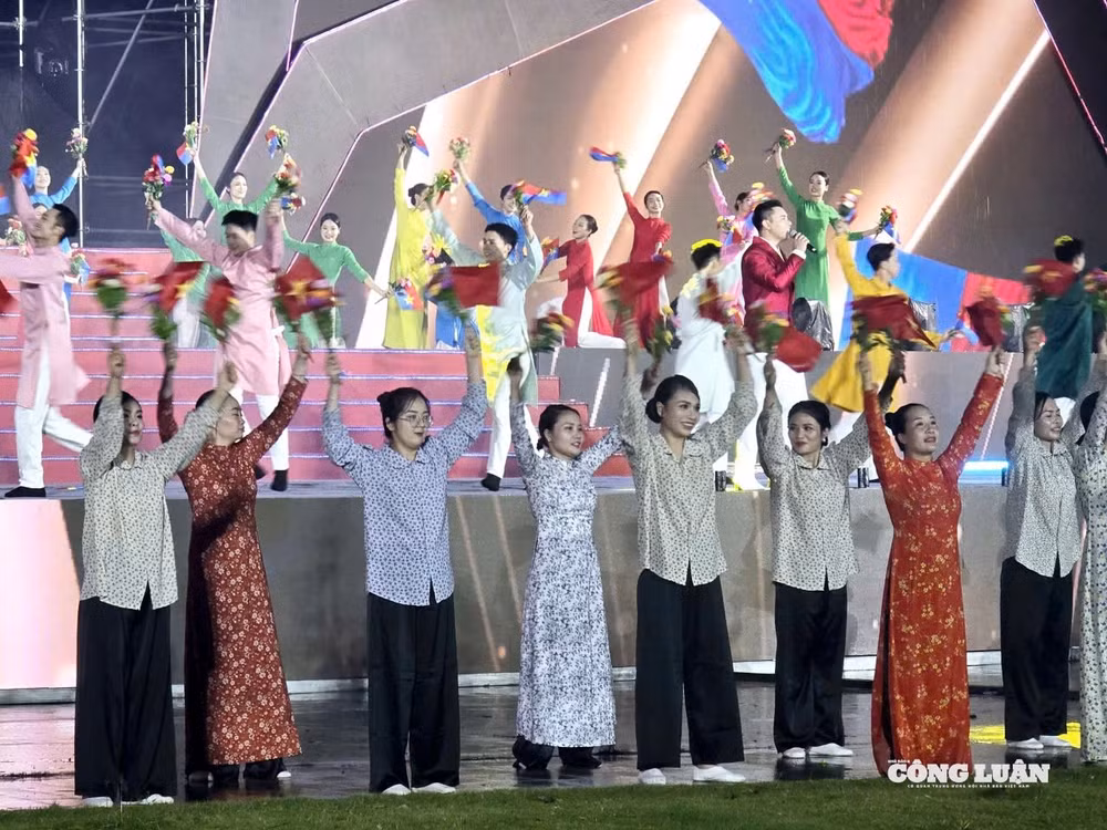 anh-3-quang-ninh-rang-ro-cung-dat-nuoc.jpg