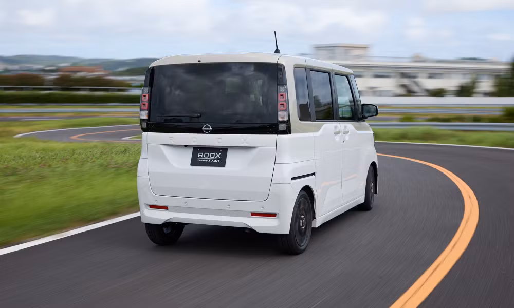 Ngoại thất thiết kế mới mượt hơn - Ảnh: Nissan