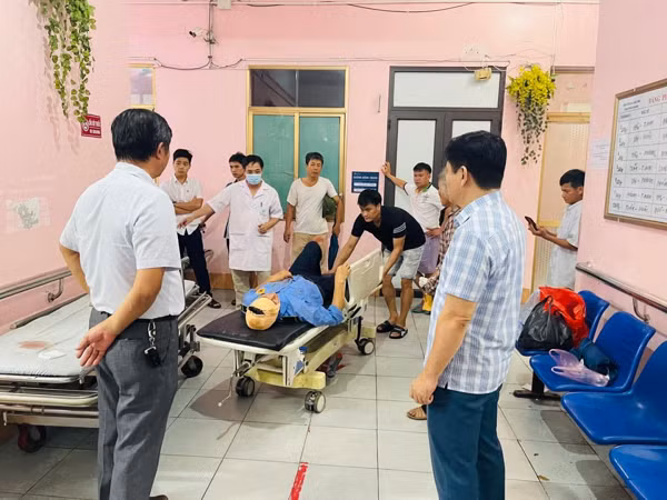 Sức khỏe các nạn nhân trong vụ lốc xoáy ở Ninh Bình hiện ra sao?- Ảnh 1.