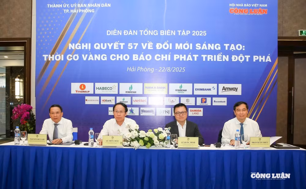 Các đồng chí chủ trì diễn đàn