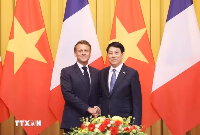 ttxvn-chu-tich-nuoc-luong-cuong-hoi-dam-voi-tong-thong-phap-emmanuel-macron-2605-1.jpg