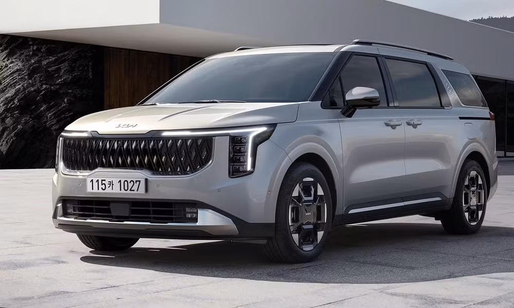Ngoại thất Kia Carnival 2026 không thay đổi đáng kể so với trước - Ảnh: Korean Car Blog