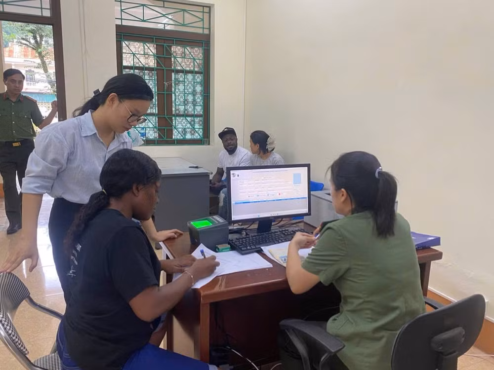 lào cai giúp người nước ngoài định danh điện tử