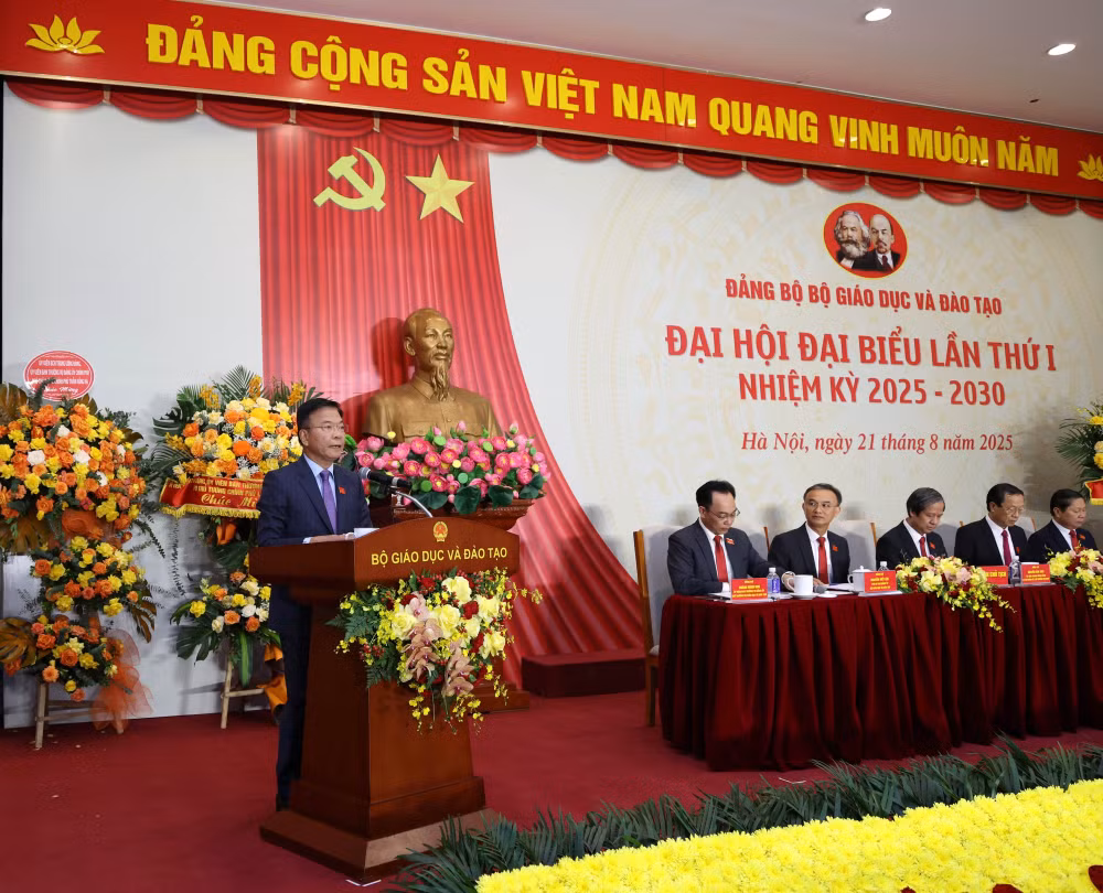 Phó Thủ tướng Lê Thành Long: Tạo cơ chế, chính sách đặc thù, vượt trội trong phát triển và quản lý giáo dục- Ảnh 4.