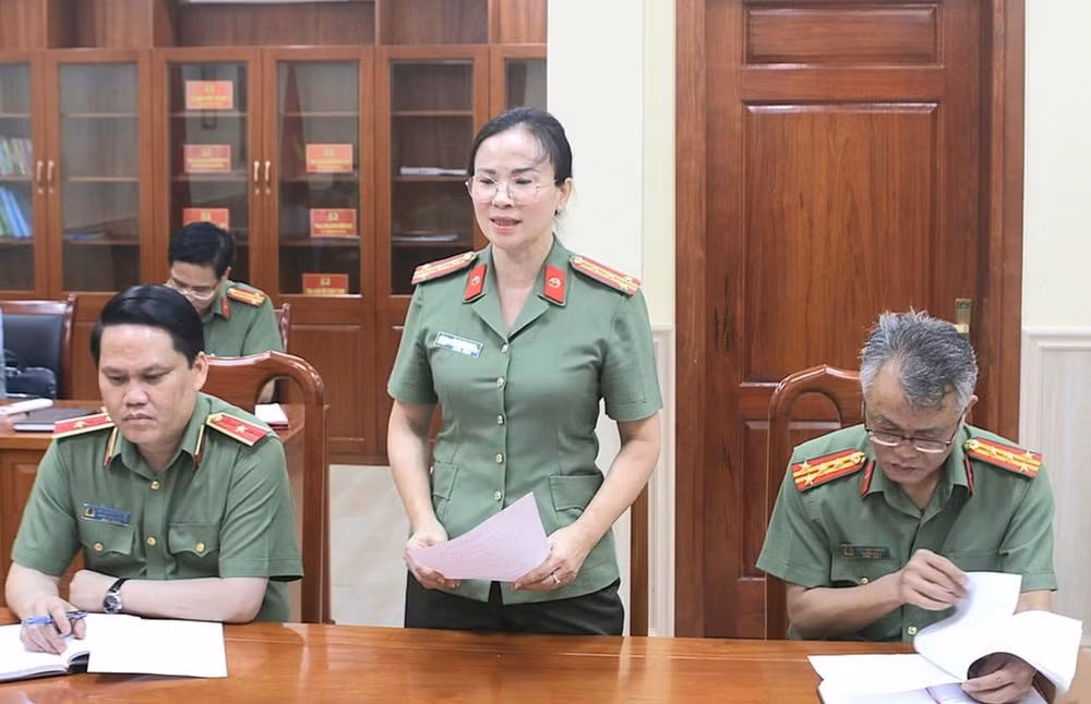 Đại tá Phan Thị Loan, Phó Chánh Thanh tra Bộ Công an, phát biểu tại buổi tiếp công dân tháng 7 của Bộ Công an (Ảnh: Thanh tra).