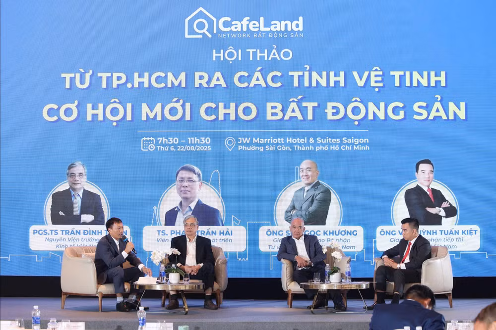 Các đại biểu trao đổi, thảo luận tại hội thảo về cơ hội phát triển lĩnh vực bất động sản trong thời gian tới.