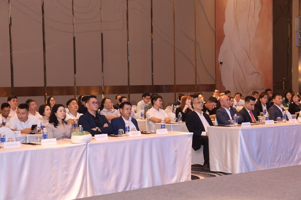 Các đại biểu tham dự hội thảo.