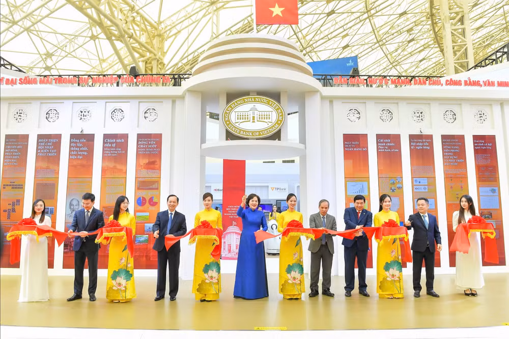 trien lam ngan hang 1