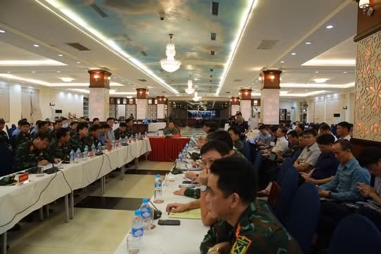 Phó Thủ tướng Trần Hồng Hà chủ trì họp chỉ đạo khắc phục hậu quả bão số 5, ứng phó với mưa lũ sau bão- Ảnh 1.