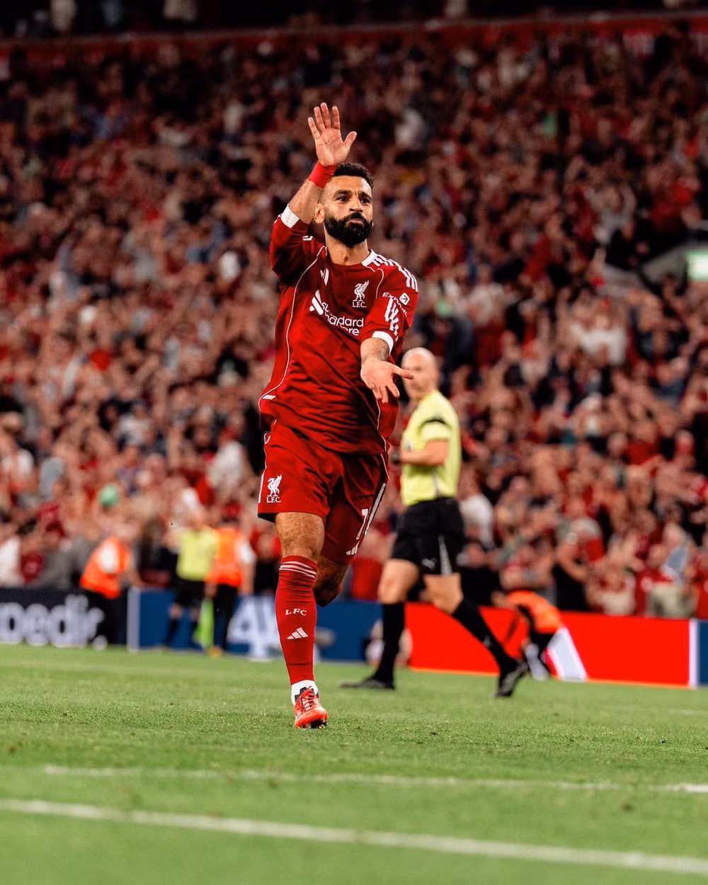 Salah an mung sau khi ghi ban vao luoi Bournemouth