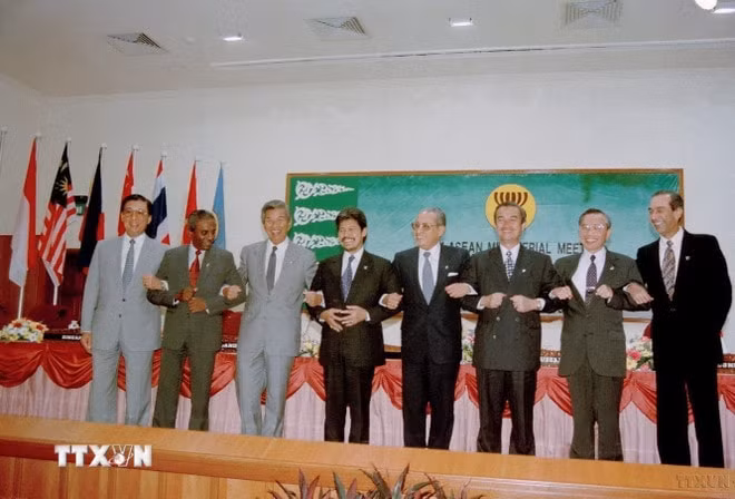 ttxvn-viet-nam-gia-nhap-asean-2707.jpg