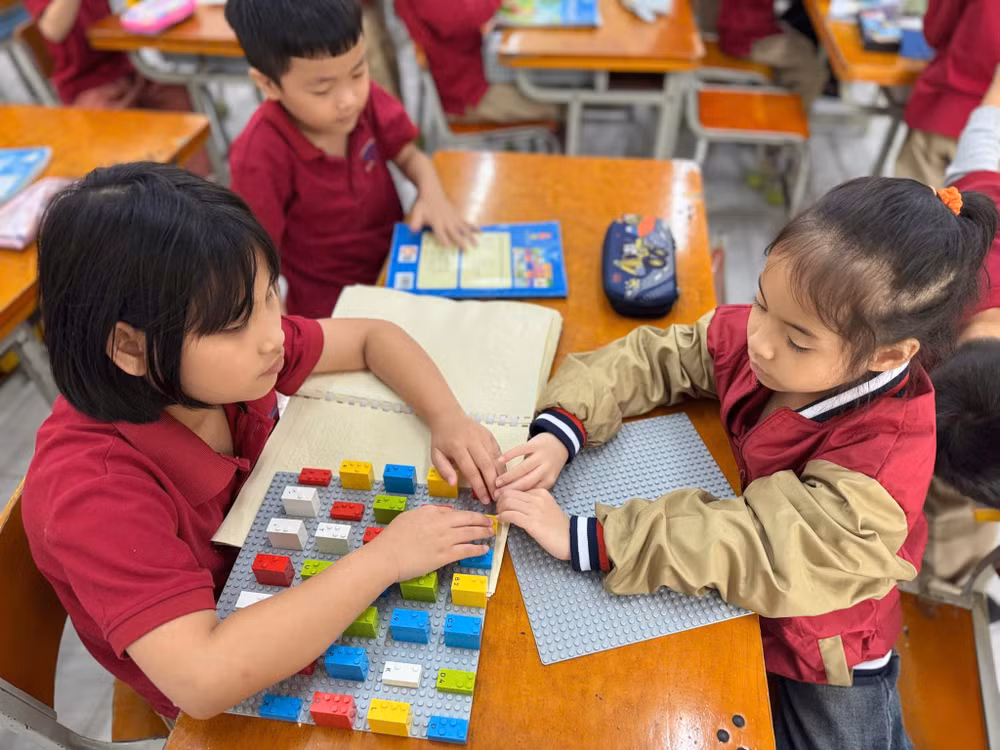 Đồng thời sẽ áp dụng với các cơ sở giáo dục mầm non, giáo dục phổ thông công lập; cơ sở giáo dục nghề nghiệp - giáo dục thường xuyên tại thủ đô, không bao gồm các cơ sở giáo dục công lập chất lượng cao.