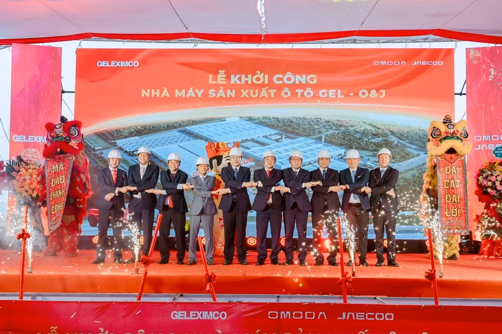 khởi công