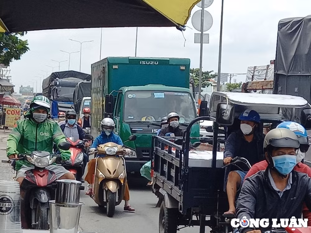 bat chap khung gio cam o to chay lan lan khien nguoi dan am anh hinh 7