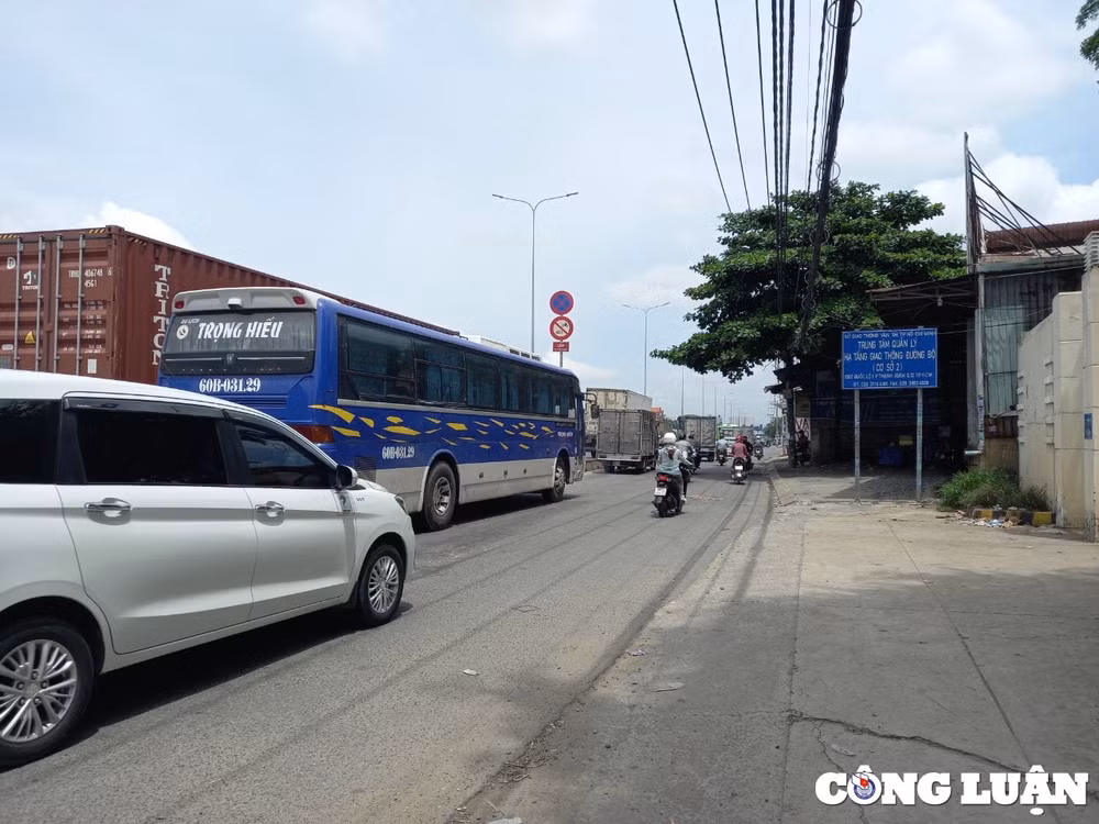 bat chap khung gio cam o to chay lan lan khien nguoi dan am anh hinh 4