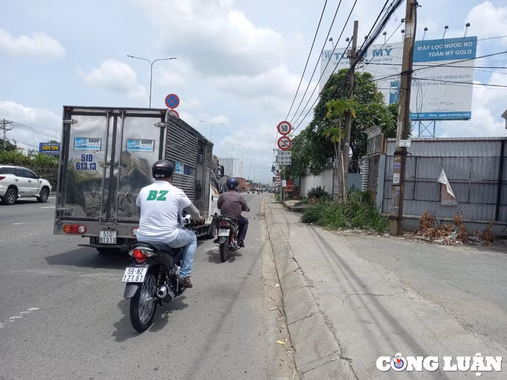 bat chap khung gio cam o to chay lan lan khien nguoi dan am anh hinh 14