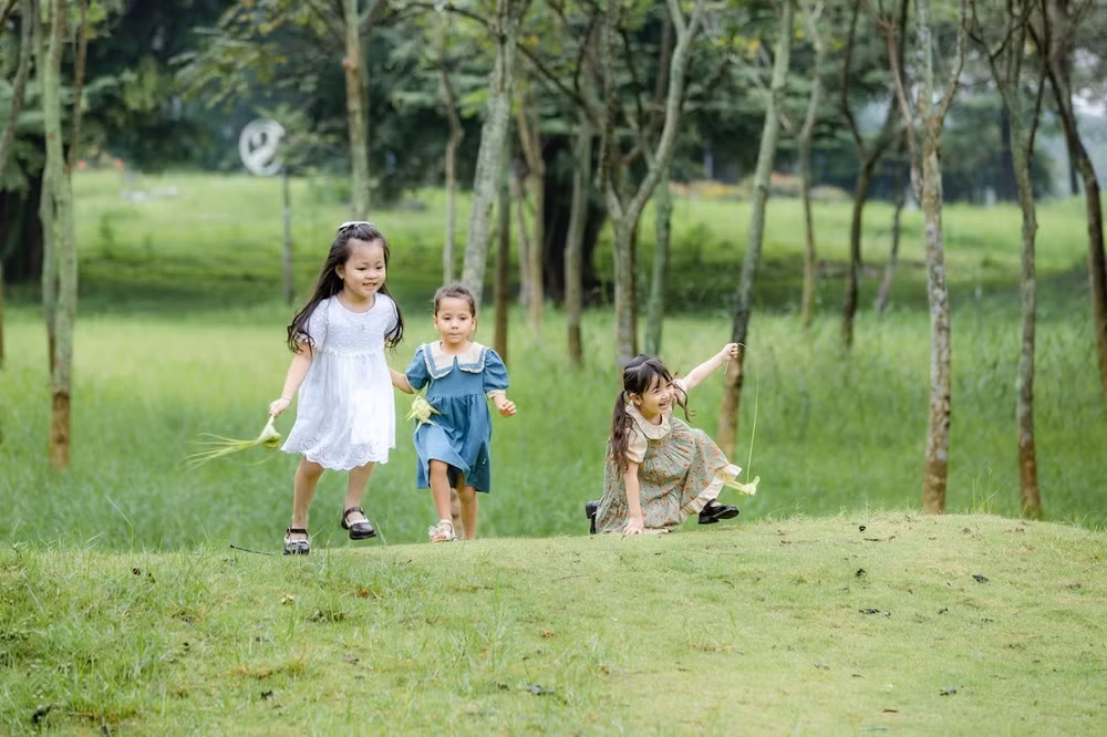 tre con ecopark co tuoi tho cua thoi ong ba cha me hinh 2