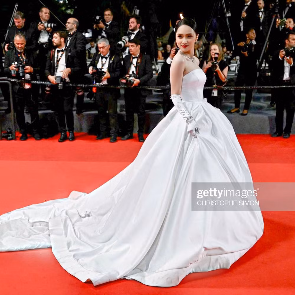 hoa hau huong giang long lay tai tham do lien hoan phim cannes hinh 1