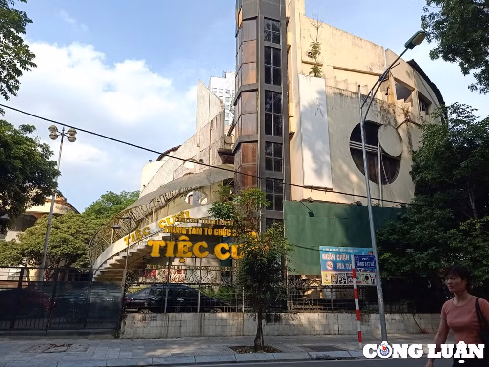 cung thanh nien ha noi cho xe dat vang de cho thue noi xuong cap nghiem trong hinh 2