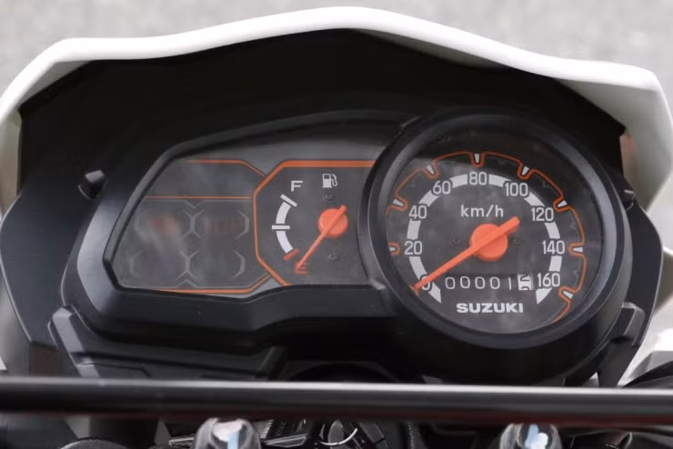 ngam xe con tay co nho 2022 suzuki raider j crossover so huu thiet ke doc dao hinh 6
