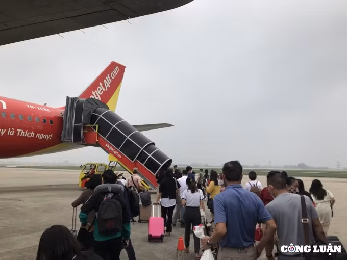 hang khong tang tai tich cuc bay dem phuc vu cao diem nghi le 30 4 hinh 1