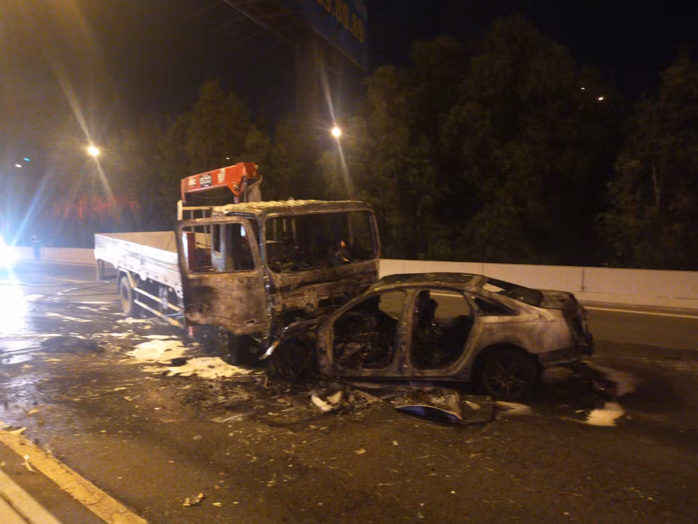 dieu tra vu xe audi boc chay sau tai nan khien 2 nguoi tu vong hinh 1