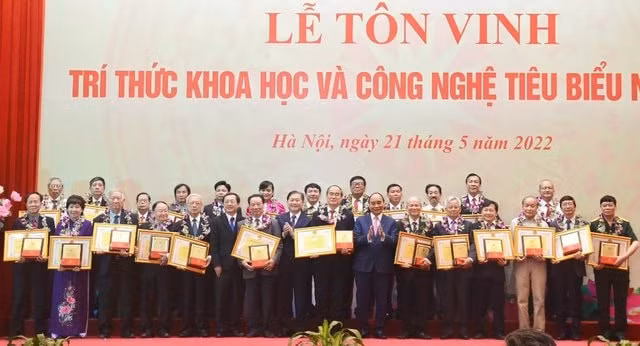 giac mo viet nam thinh vuong chi co the duoc soi duong bang anh sang tri thuc hinh 1