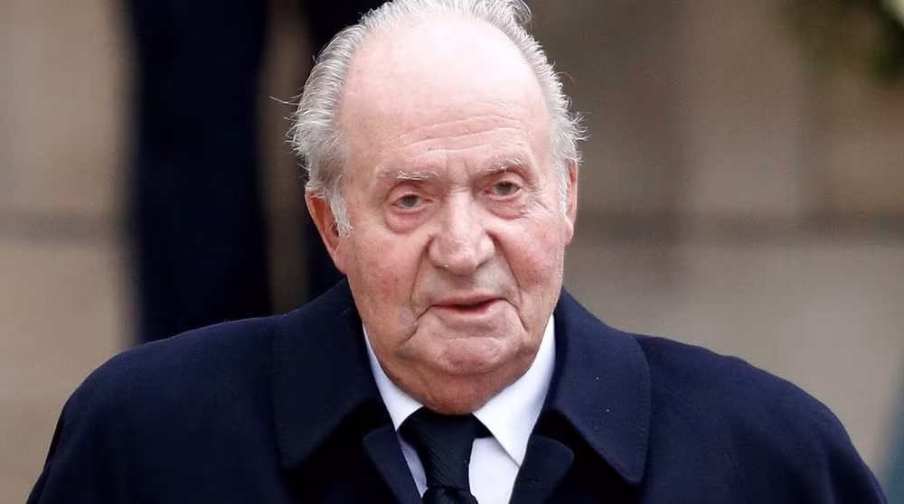 cuu vuong tay ban nha juan carlos tro ve nha sau gan hai nam luu vong hinh 1