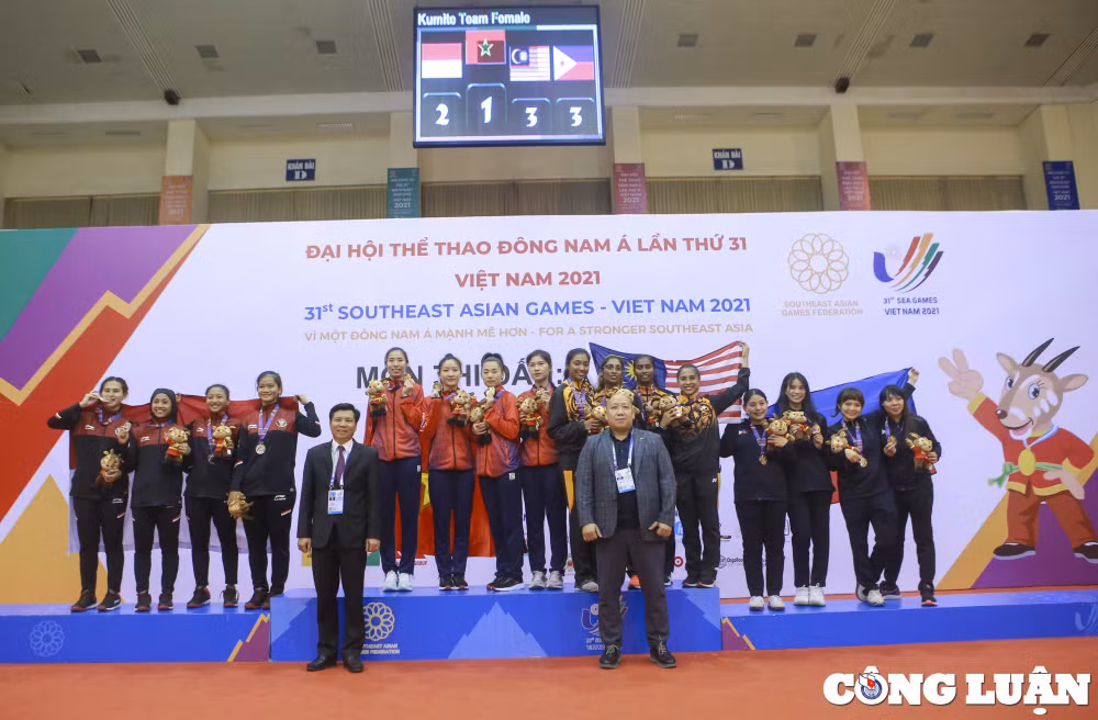 viet nam co them 1 huy chuong vang mon karate trong ngay thi dau cuoi cung hinh 12