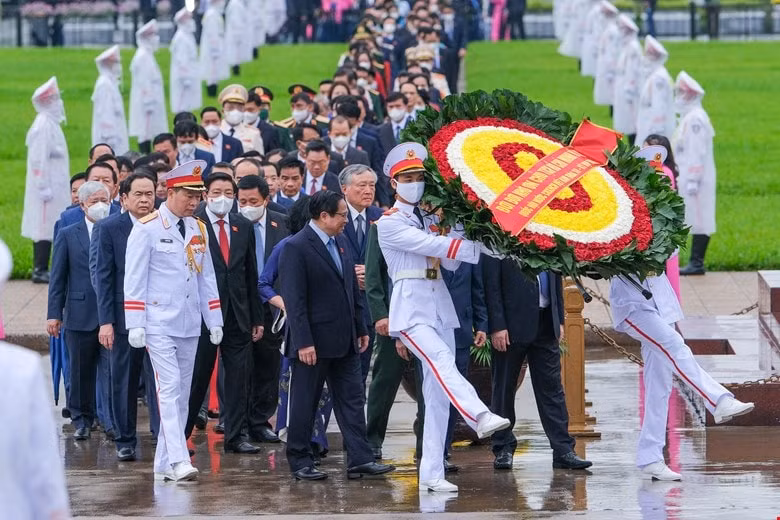 lanh dao dang nha nuoc va cac dai bieu quoc hoi vao lang vieng chu tich ho chi minh hinh 2