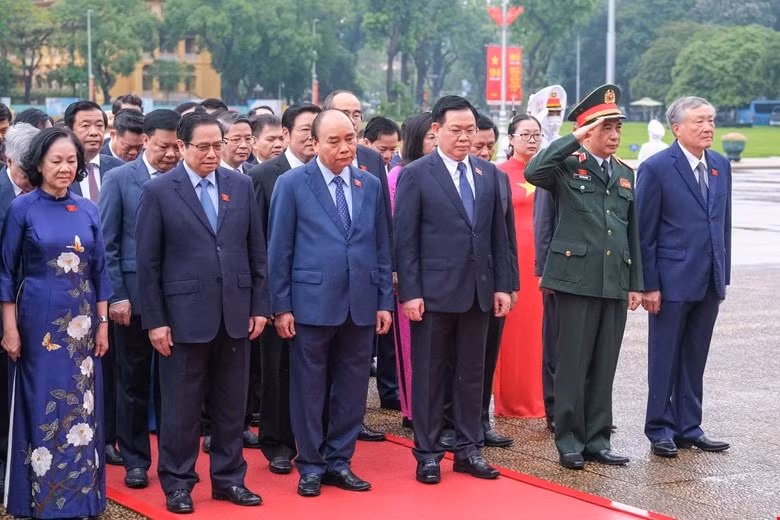lanh dao dang nha nuoc va cac dai bieu quoc hoi vao lang vieng chu tich ho chi minh hinh 4