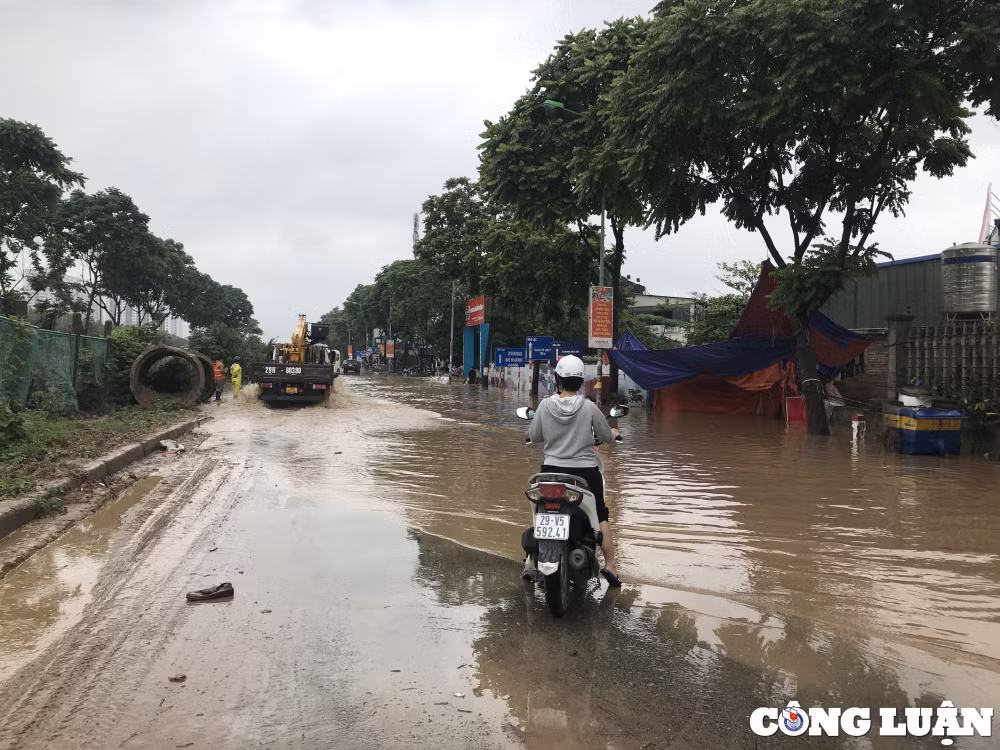 duong gom dai lo thang long ngap nhu song giao thong te liet hinh 1