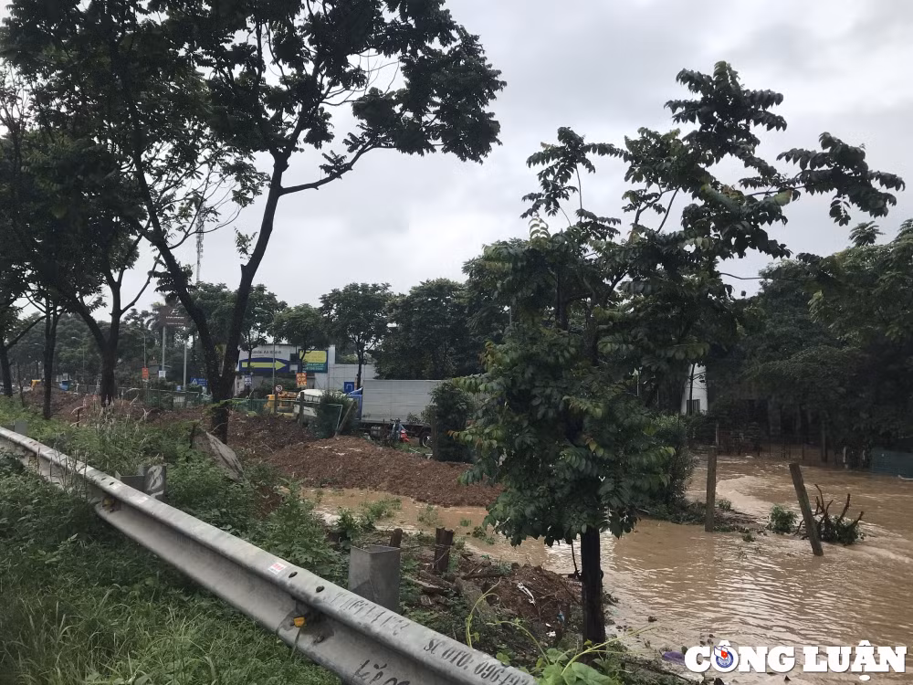duong gom dai lo thang long ngap nhu song giao thong te liet hinh 3