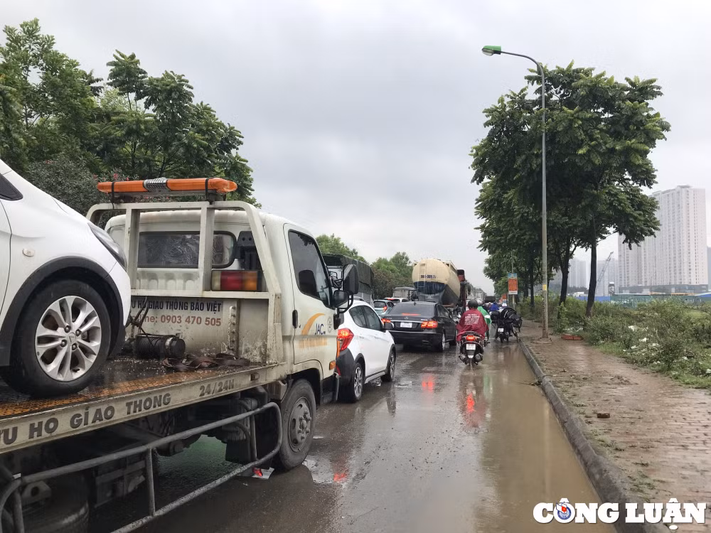 duong gom dai lo thang long ngap nhu song giao thong te liet hinh 12
