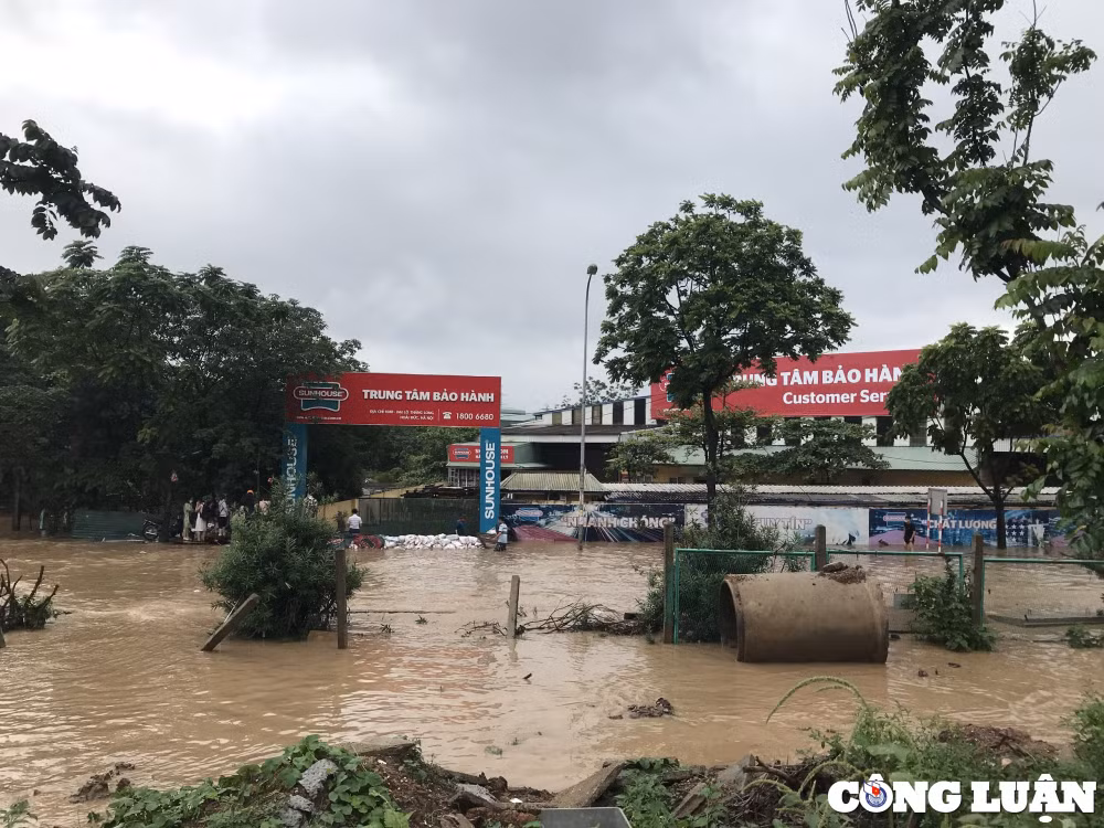 duong gom dai lo thang long ngap nhu song giao thong te liet hinh 2
