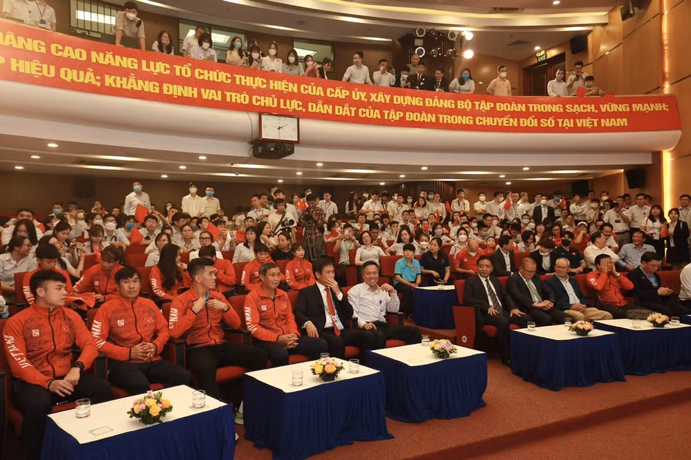 tap doan vnpt thuong nong 2 ty dong cho doi tuyen bong da nam u23 va doi tuyen bong da nu viet nam hinh 6