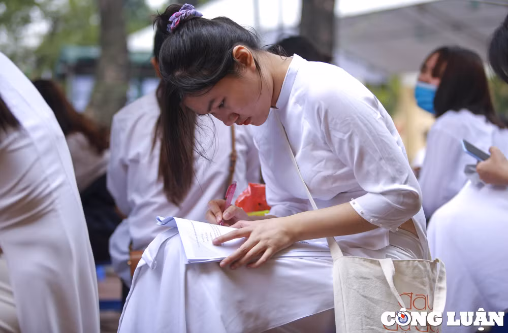 nu sinh xuc dong trong le be giang em that su khong muon chia tay som nhu the nay hinh 10