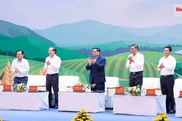 thu tuong pham minh chinh tri thuc hoa nong dan de lam chu cong nghe trong san xuat kinh doanh hinh 2