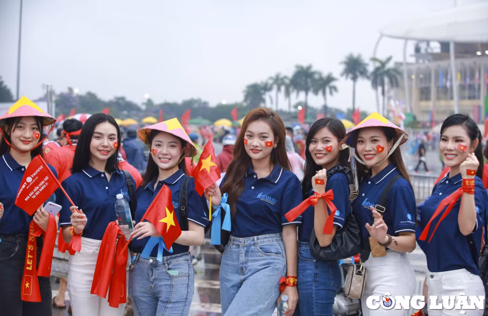 ngam nhin dan co dong vien sieu xinh sieu dang yeu tai san van dong my dinh hinh 3