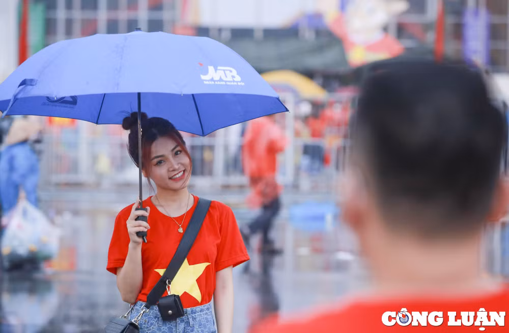 ngam nhin dan co dong vien sieu xinh sieu dang yeu tai san van dong my dinh hinh 7