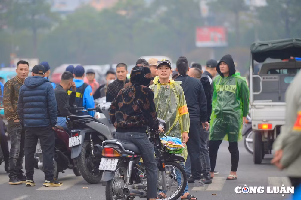 cac ban tre xep hang dai mua ve xem concert 3 anh trai say hi hinh 9