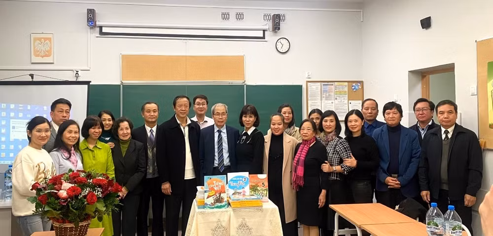 tang cuong hop tac giao duc va thuc day viec day hoc tieng viet cho nguoi viet nam tai ba lan hungary hinh 2