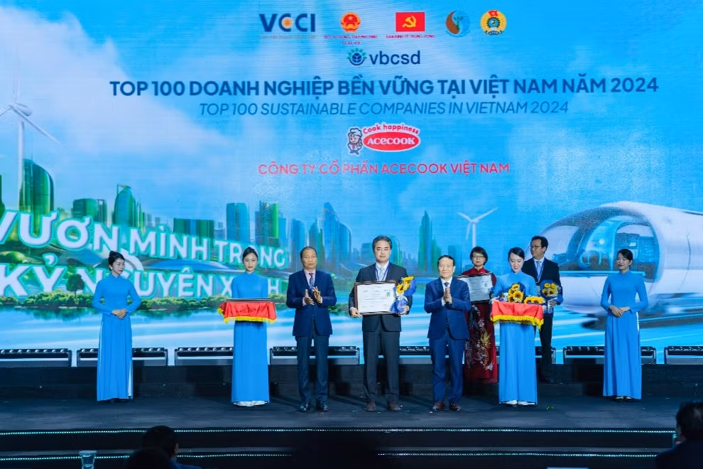 acecook viet nam thang hang dot pha tai bang xep hang top 100 doanh nghiep phat trien ben vung hinh 1