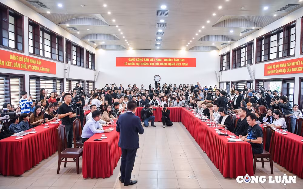 cac nghe si chuong trinh anh trai say hi tham bao nhan dan hinh 8