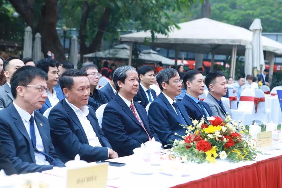 hanh trinh 65 nam bao giao duc va thoi dai don vi truyen thong chu luc cua nganh giao duc hinh 1