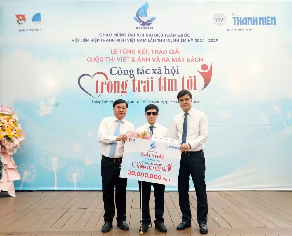bao thanh nien trao giai cuoc thi viet va anh cong tac xa hoi trong trai tim toi hinh 1