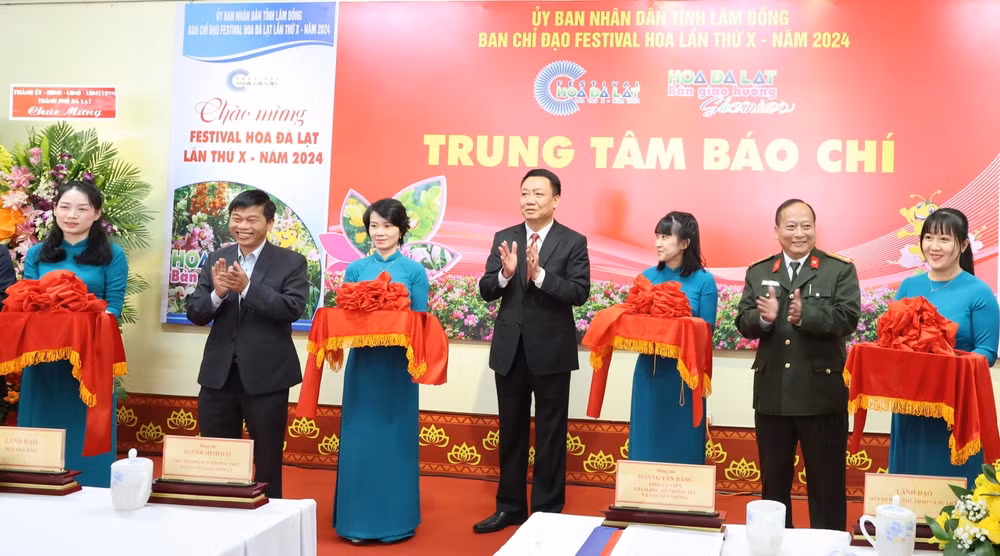 lam dong khai truong trung tam bao chi ho tro phong vien dip to chuc festival hoa hinh 1