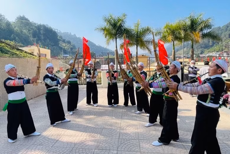 yen bai sap to chuc festival khen mong va le hoi hoa to day hinh 1