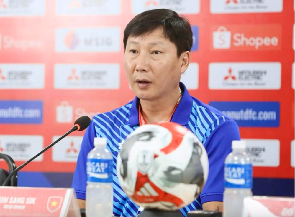hlv kim sang sik chia se that long truoc tran gap lao tai aff cup 2024 hinh 1